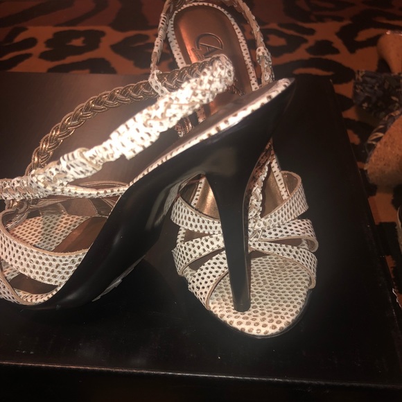 Carlos Santana stilettos, cream color, size 5.5 - Picture 2 of 3